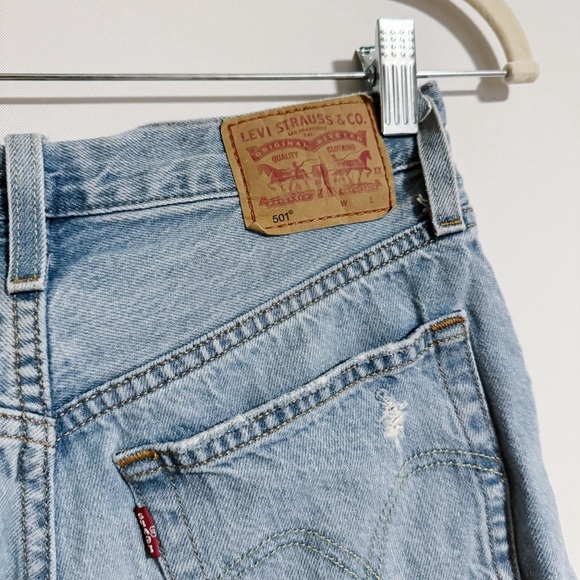 Levi’s - 501 Super Distressed Light Wash Shorts - Picture 5 of 5